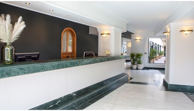 Zeus Essence Ramada Athens  (ex Ramada Athens Attica Riviera), Афины